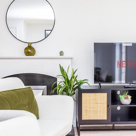 2 Tracy Avenue Villa Slough Bagian luar foto