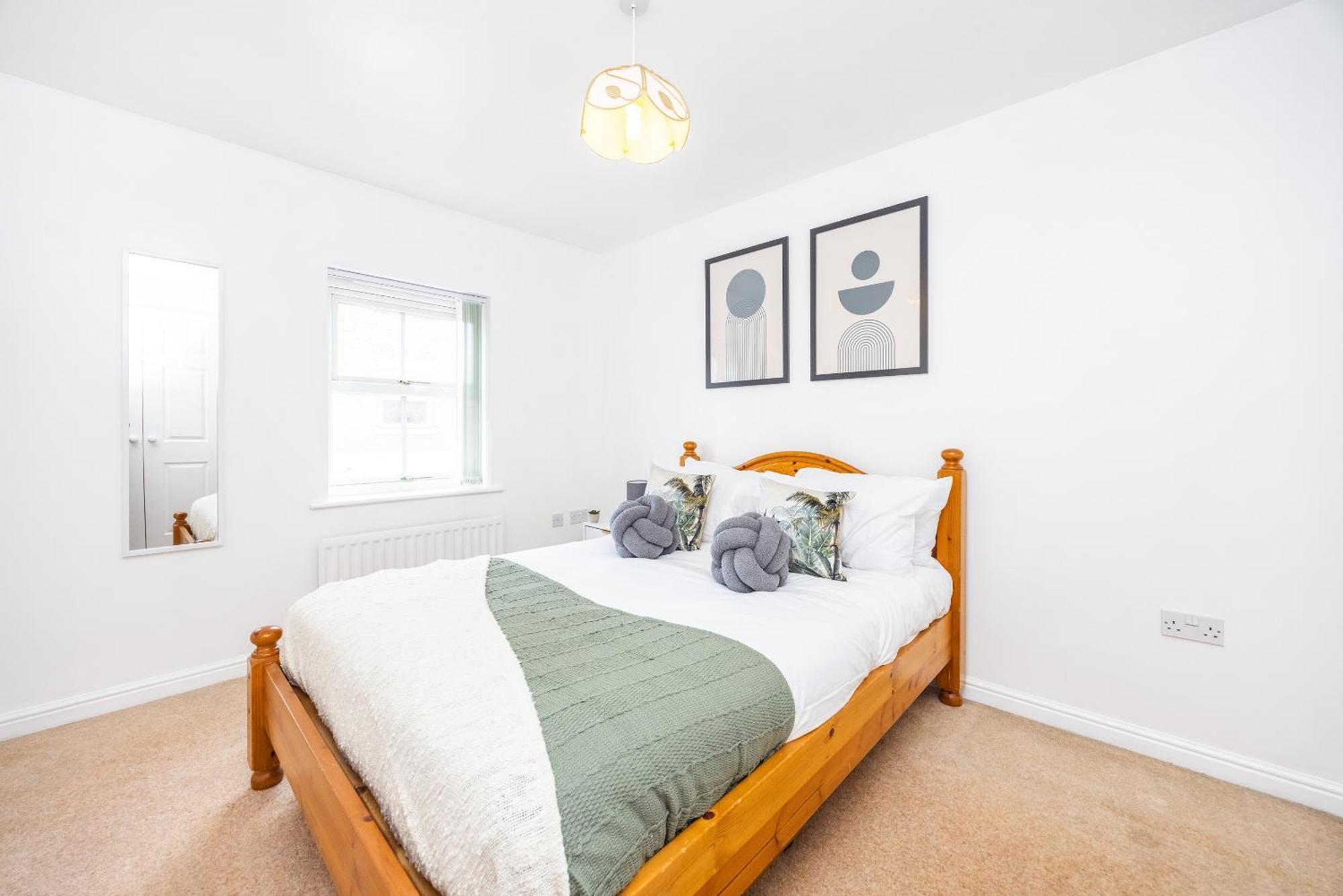 2 Tracy Avenue Villa Slough Bagian luar foto
